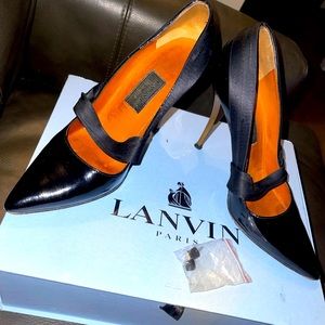 Vintage Lanvin designed by Alber Elbaz. Size 38 (US 8) pump